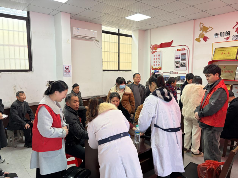 這場“家門口”的便民服務(wù)，讓居民直呼“太貼心”